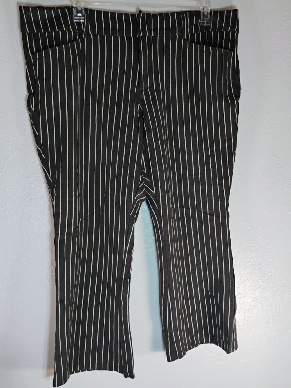 Torrid Black Grey White Pinstripe Trouser Pant Stretch Boot Cut Zipper Size 22R